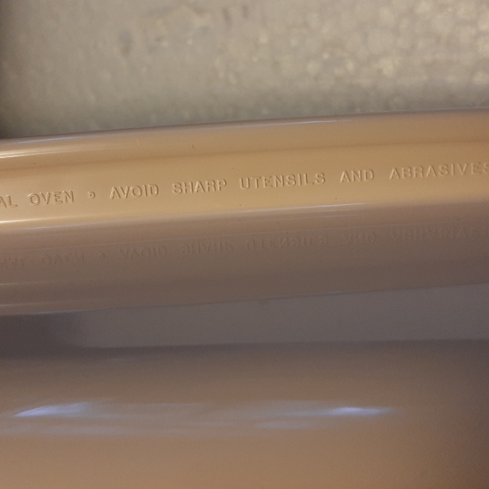Tupperware Microwave Baking Pan 12" - Picture 6 of 6